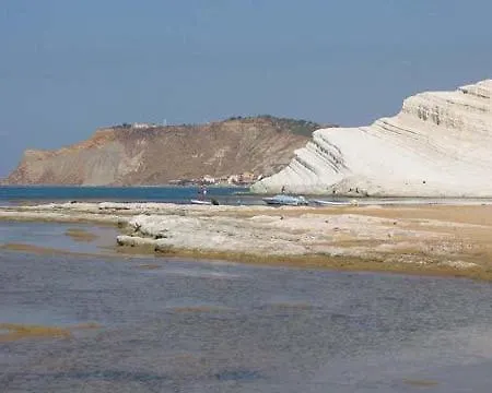 בית הארחה Casa Salvaggio Grotte (Sicily)